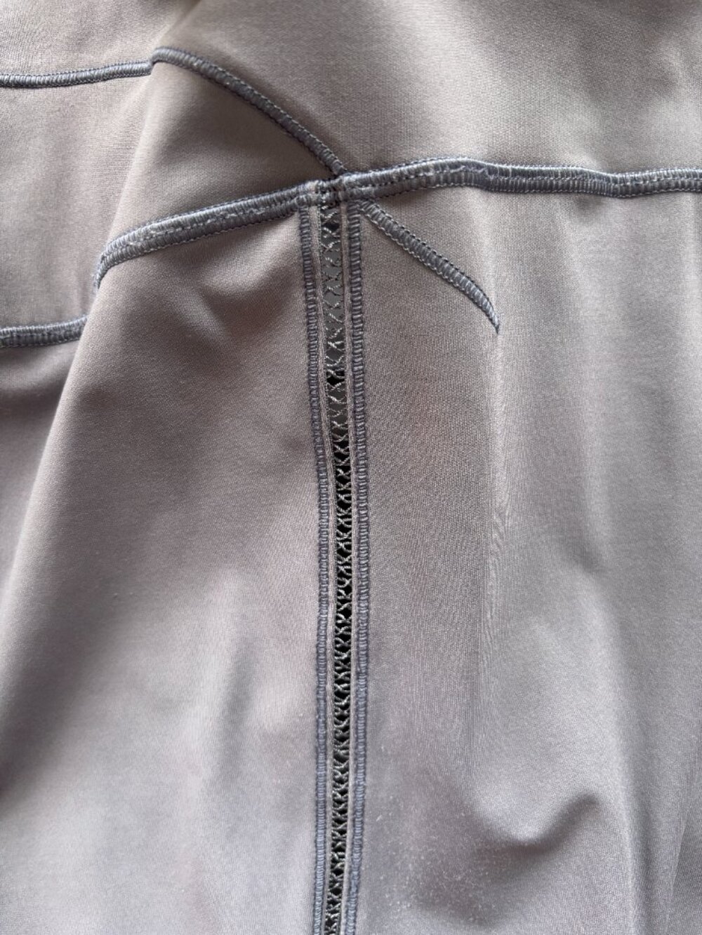 Lululemon Sculpt It Tights in a Size 8 - Picture 6 of 8